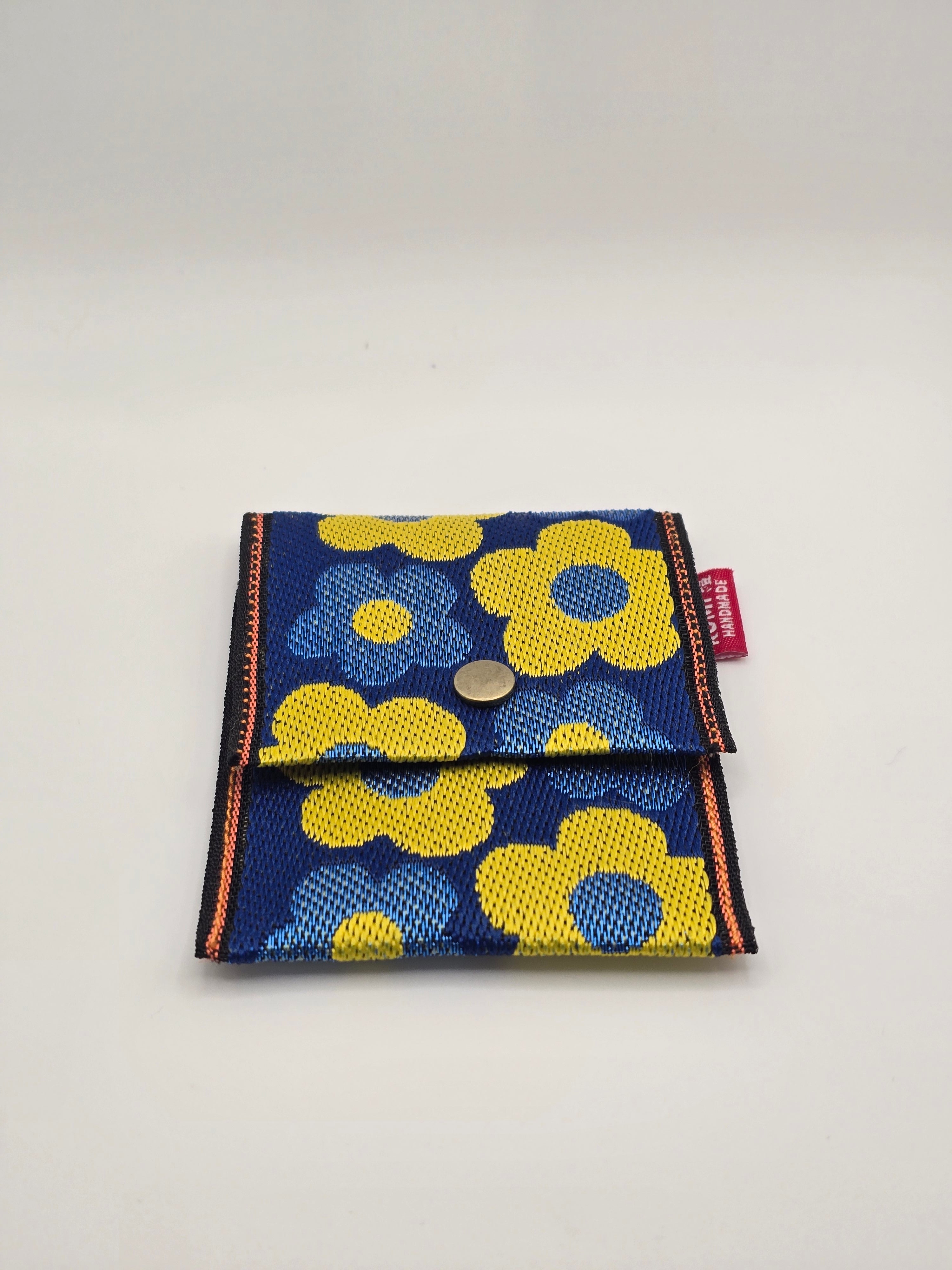 Fururu azul y amarillo