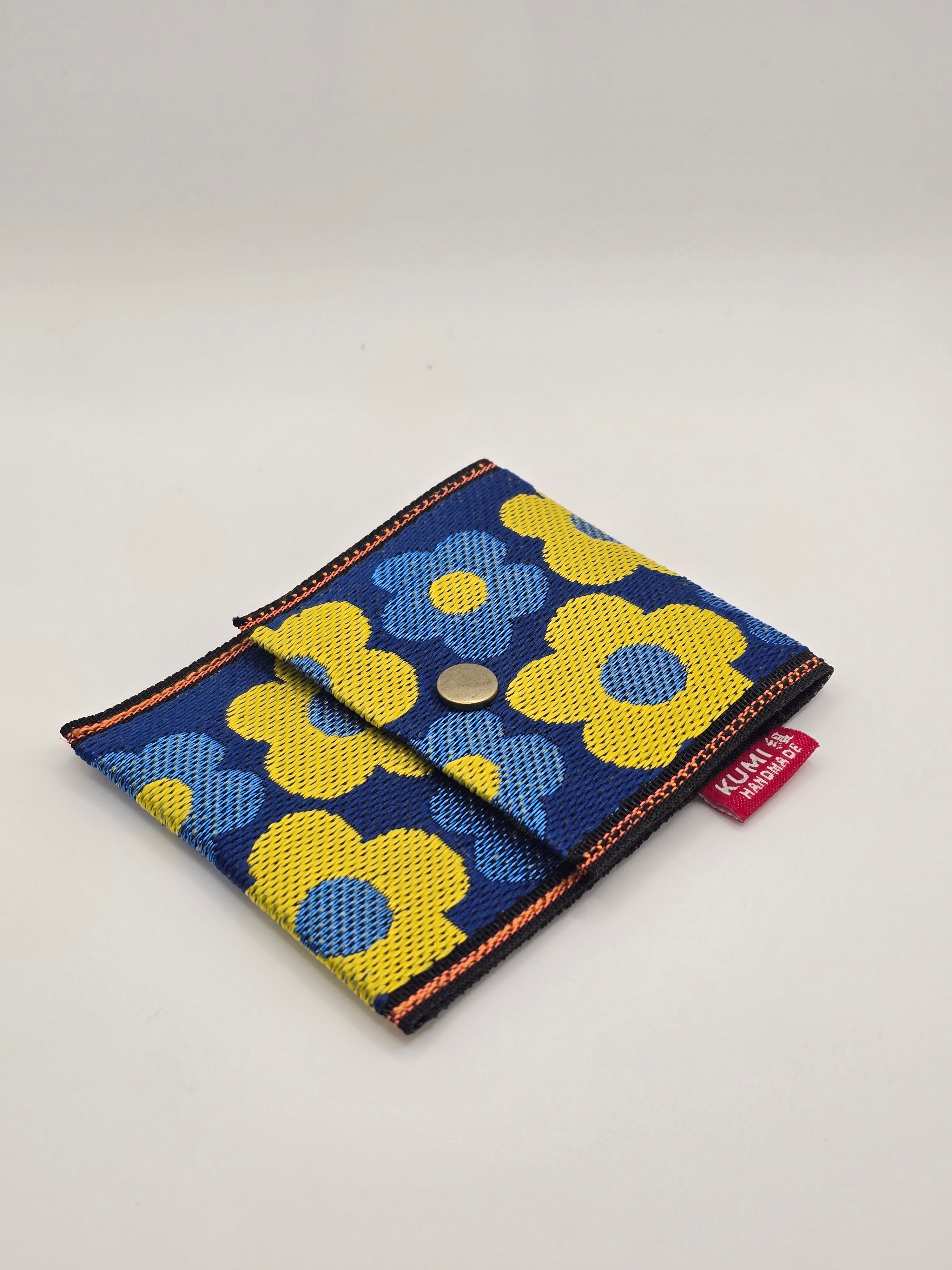 Fururu azul y amarillo