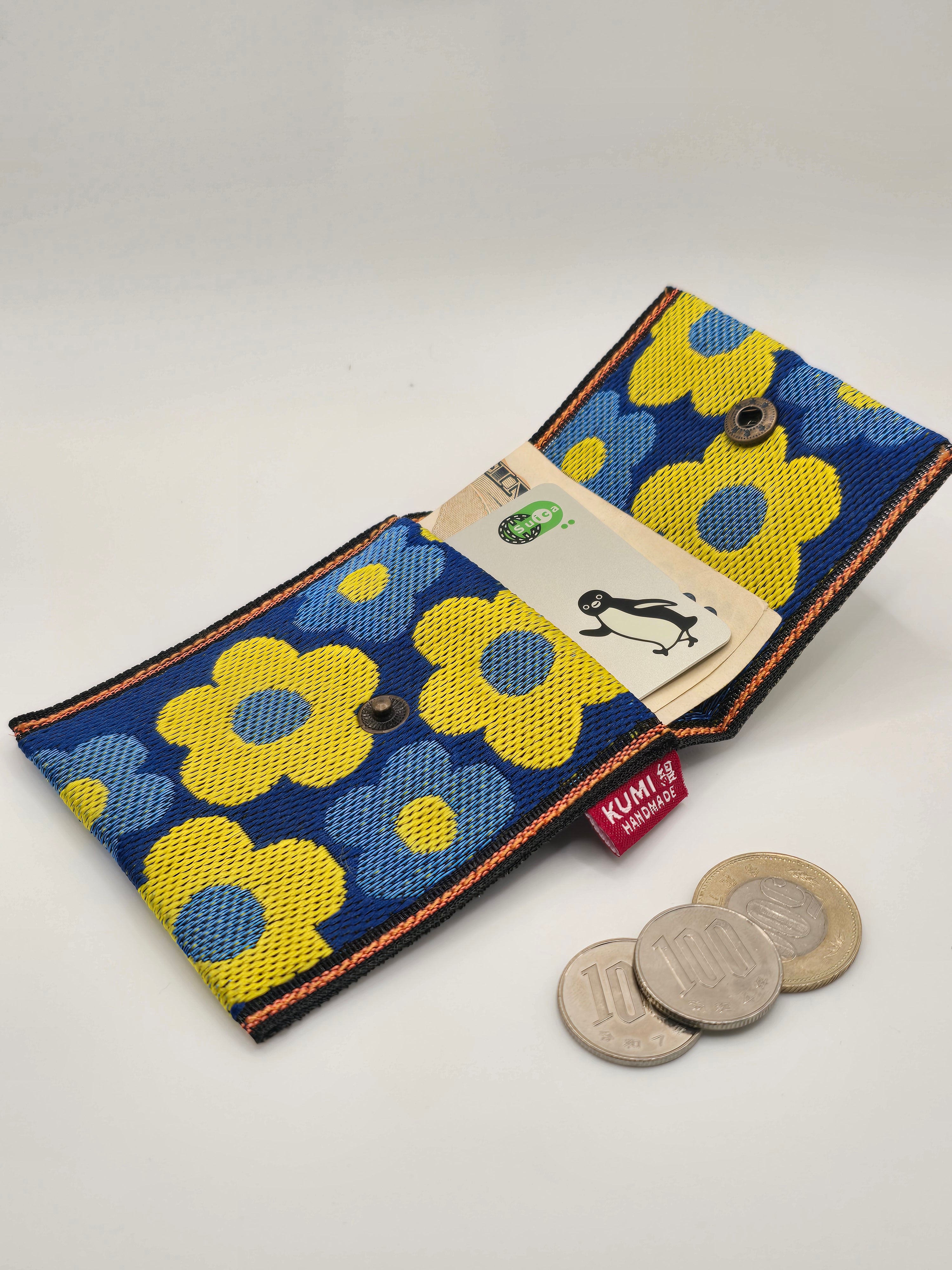 Fururu azul y amarillo
