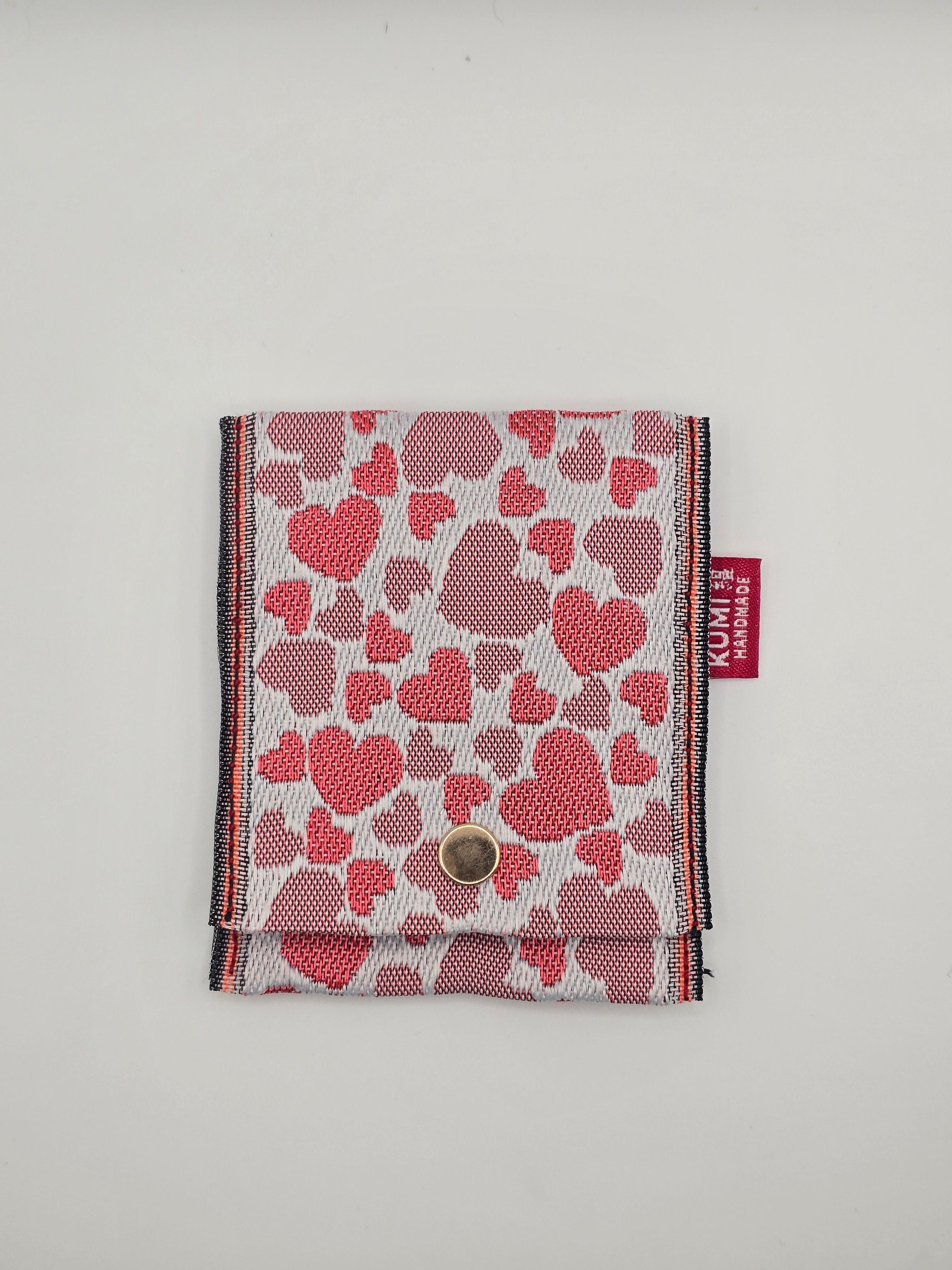 Corazones sobre rosa