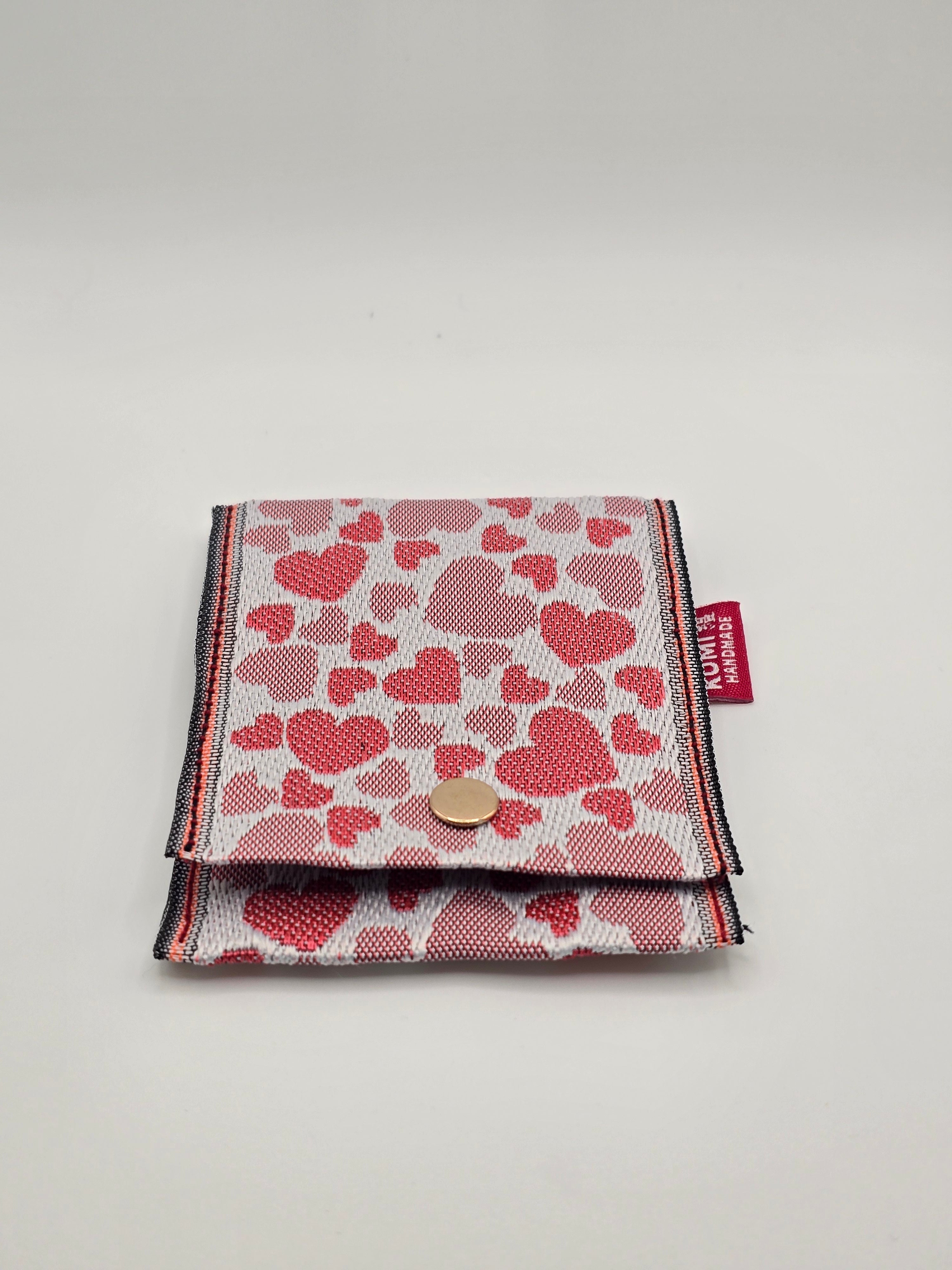 Corazones sobre rosa