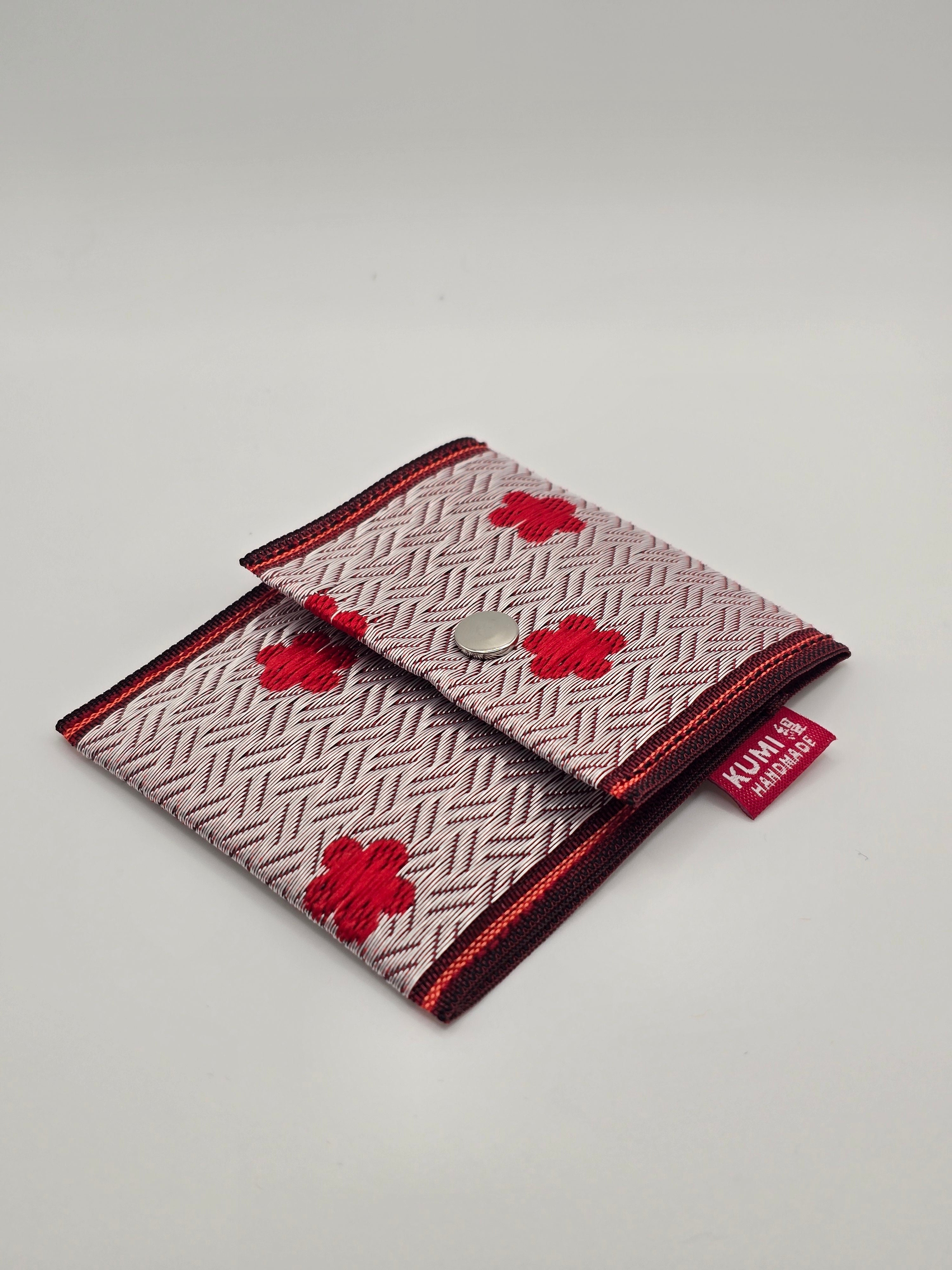 Hana kaori rojo sobre rosa