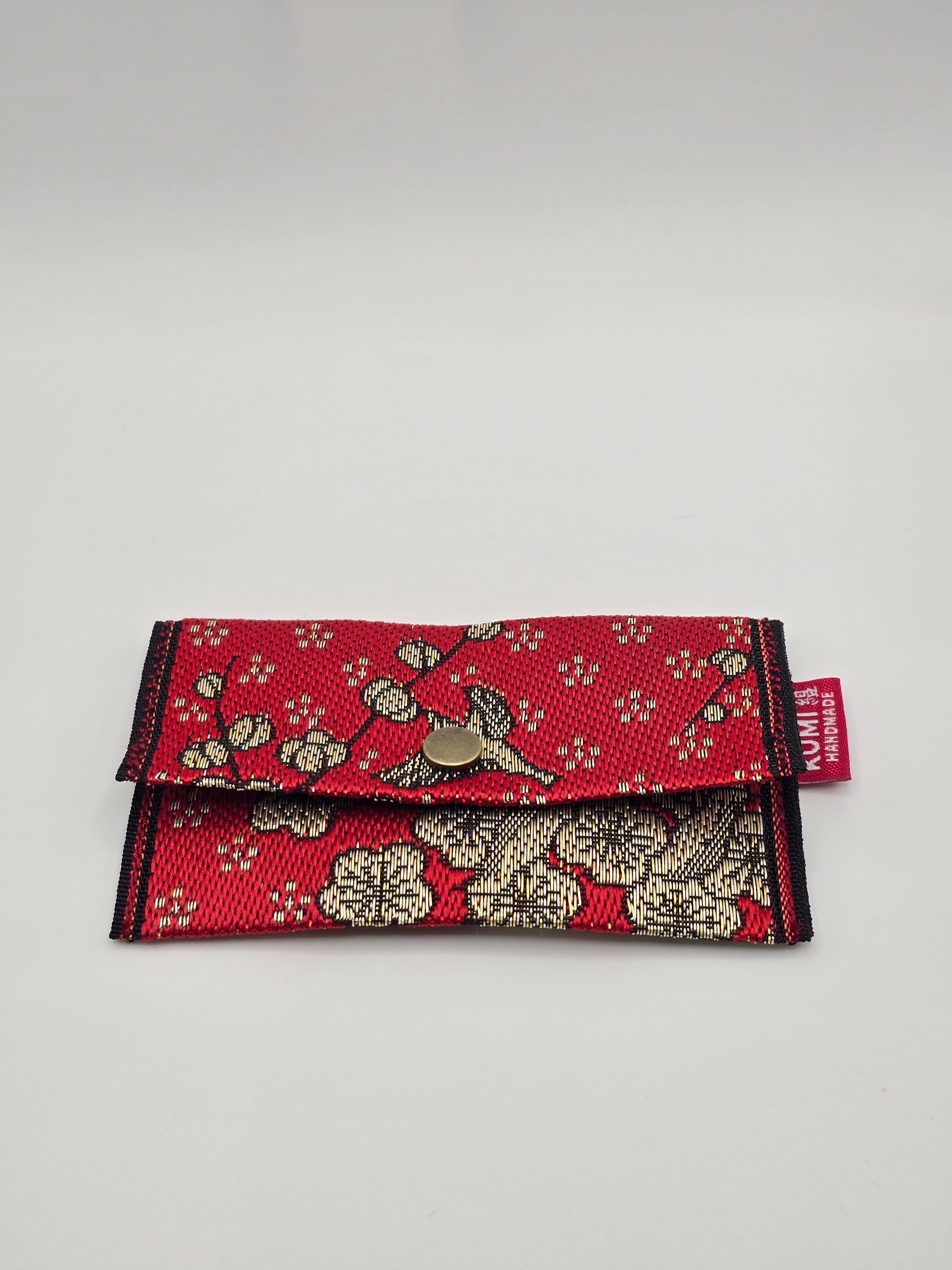 Flores, pájaros, viento y luna roja
